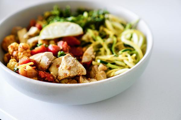 Delicious Low-Carb Recipe: Creamy Garlic Parmesan Chicken with Zucchini Noodles